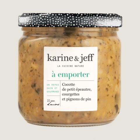 Cocotte mit Einkorn, Zucchini und Pinienkernen